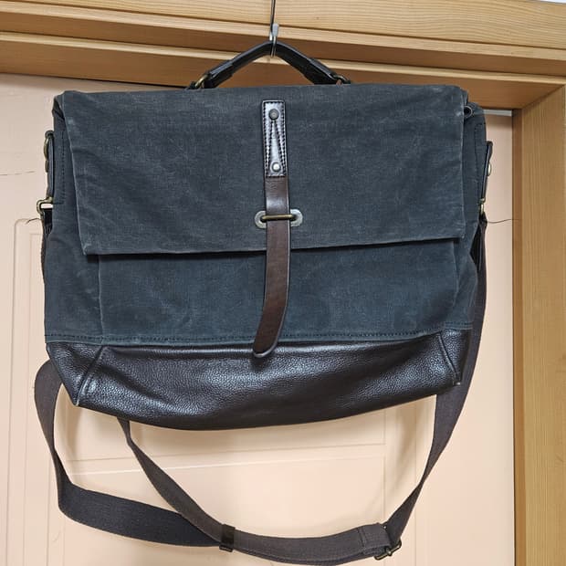 Property Of... 브리프케이스 숄더백 가방