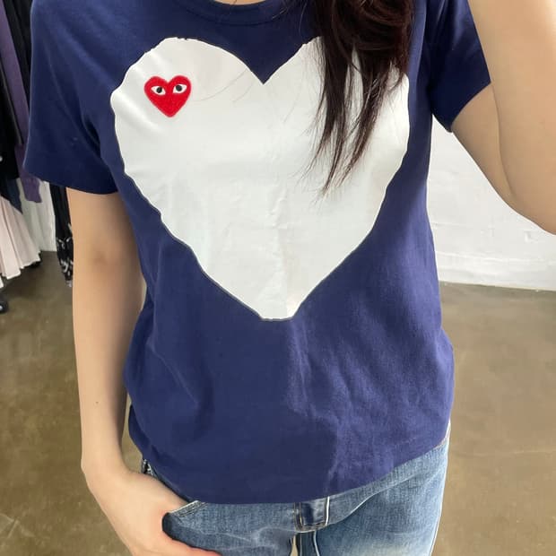 꼼데가르송 플레이 하트 와펜 네이비 반팔티 L