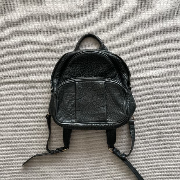 알렉산더왕 스터드 레더 백팩