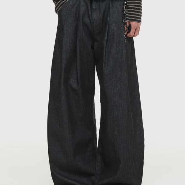 DNSR 커브드 헤링본 스트라이프 데님 팬츠 블랙