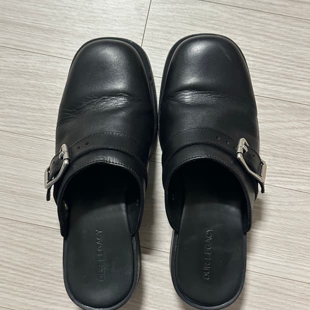 아워레가시 카미온 뮬 - 블랙 / A2217CVSE