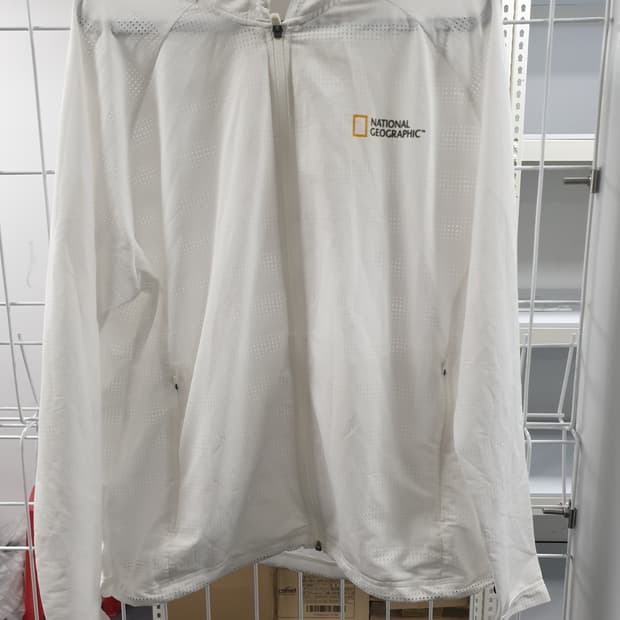 내셔널지오그래픽 정품 바람막이 95사이즈 판매합니다