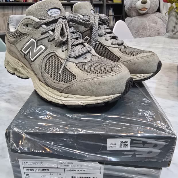 뉴발란스운동화 2002rc 230 판매합니다