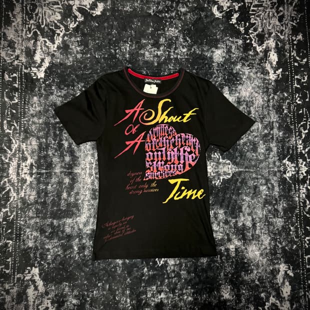 00s mode Heart of Time Graphic Tee