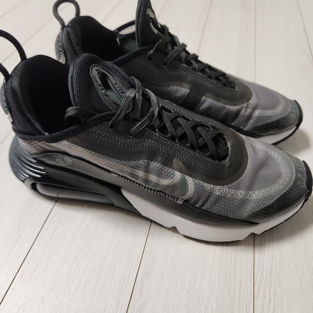 나이키 운동화 에어맥스 2090_C CW7306-001 사이즈260

사