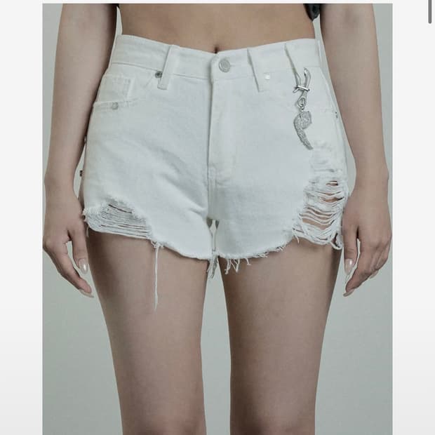에트오소메 Rivet Damage Keyring Shorts pants