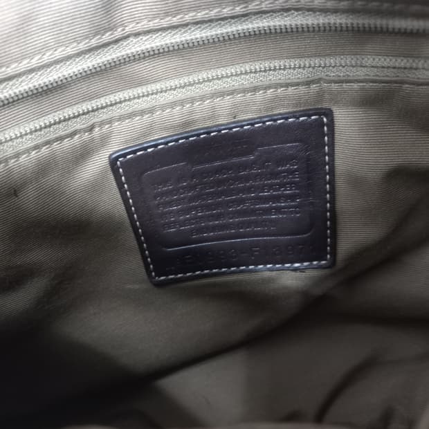 코치 시그니처 숄더백 브라운