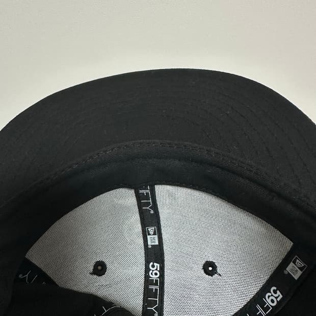뉴에라 모자  블랙 56.8cm