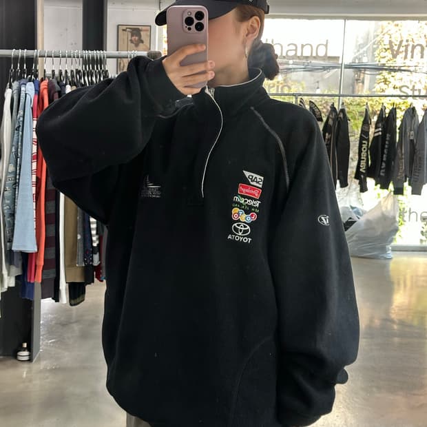 라인세븐 반집업 자수 스티치 플리스