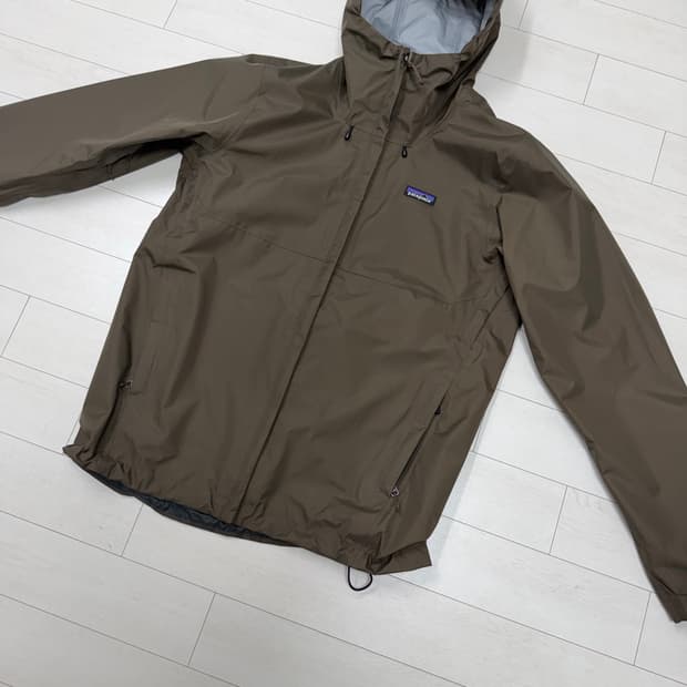 파타고니아 토렌쉘 다크월넛 M 사이즈  상태 9.8/10  이 색상은 전