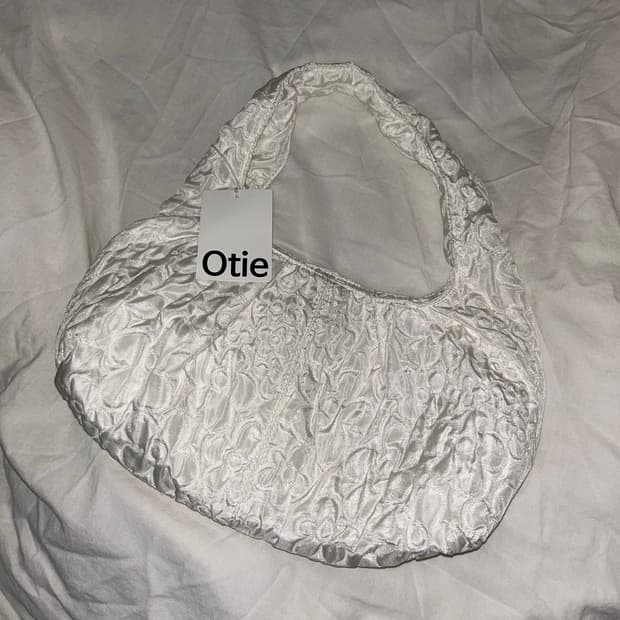 오타이 글로우 숄더백 (새상품)