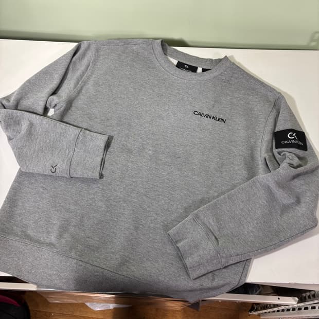 L 캘빈클라인 CK 그레이 스몰로고 맨투맨