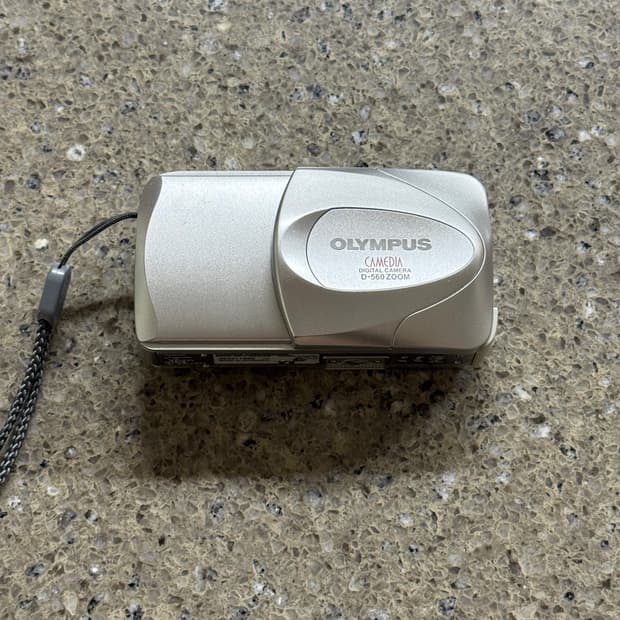 올림푸스 카메디아 D-560