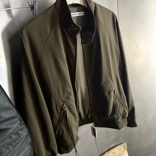 포스트아카이브팩션 8.0 봄버 센터 판매합니다