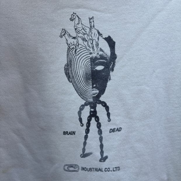 브레인데드 모크넥 오프화이트 스웻셔츠