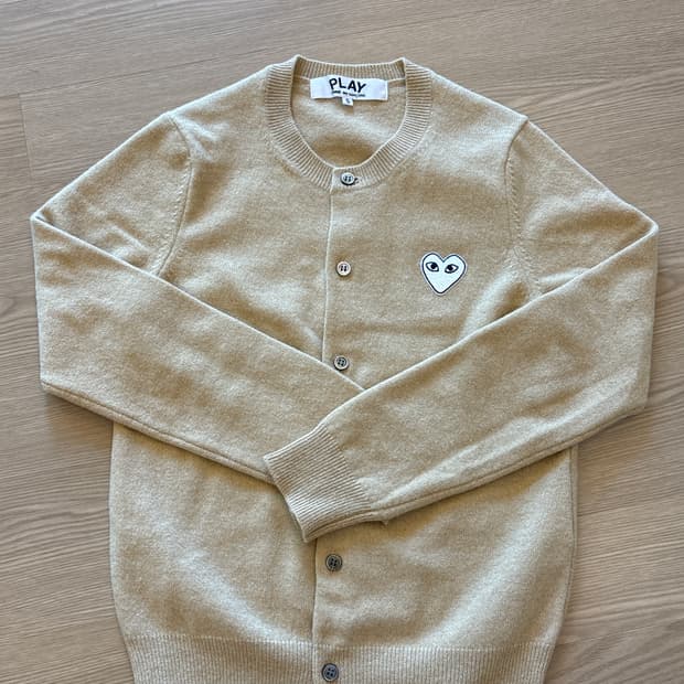 정품 꼼데가르송 가디건 s사이즈 베이지