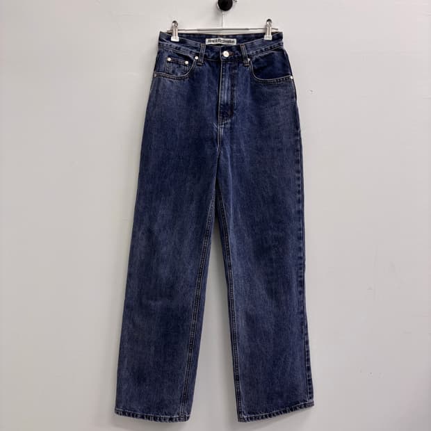 레스트앤레크레이션 시그니처 텍스트 & 로고 포인트 데님