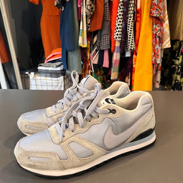 나이키 에어 와플 트레이너 그레이 스웨이드 스니커즈 (285mm)