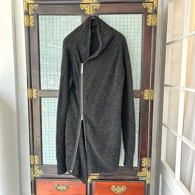 The viridi anne 축융 울 비대칭 집업 가디건