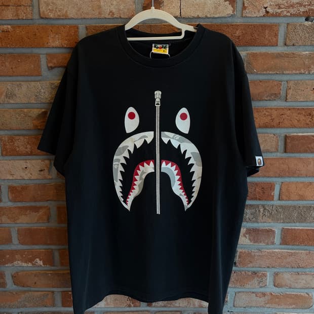 베이프 샤크 프린트 티셔츠