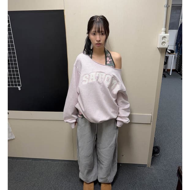 사토미라디오 원숄더 맨투맨