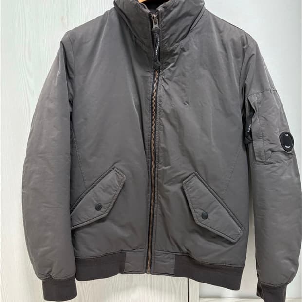 CP 컴퍼니 봄버 패딩 자켓