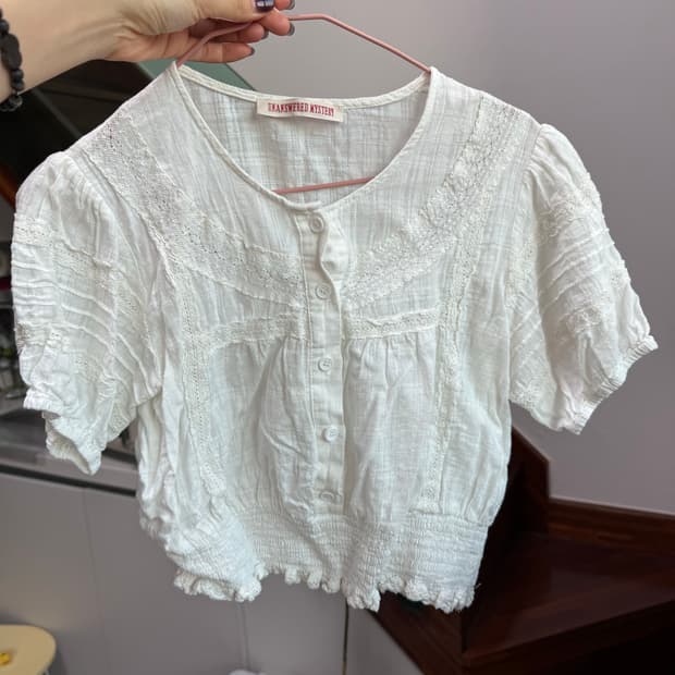 쉬이즈큐트 블라우스 볼터치