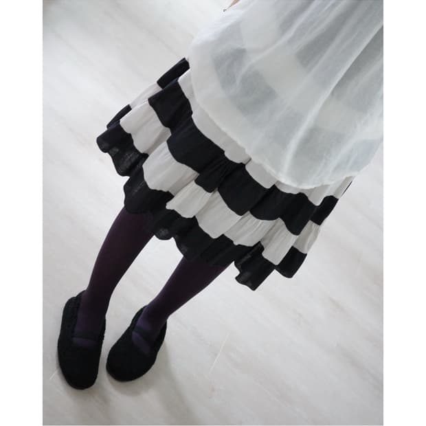 Monotone tiered stripe ruffle skirt