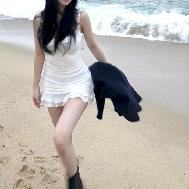 슬림핏 화이트 프릴 나시 원피스 스판