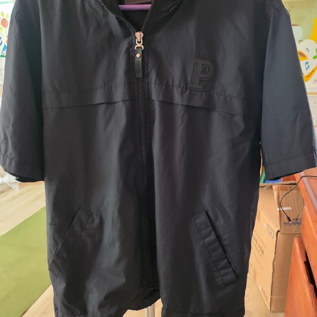 프라다 빈티지 반팔 바람막이 (모자x)