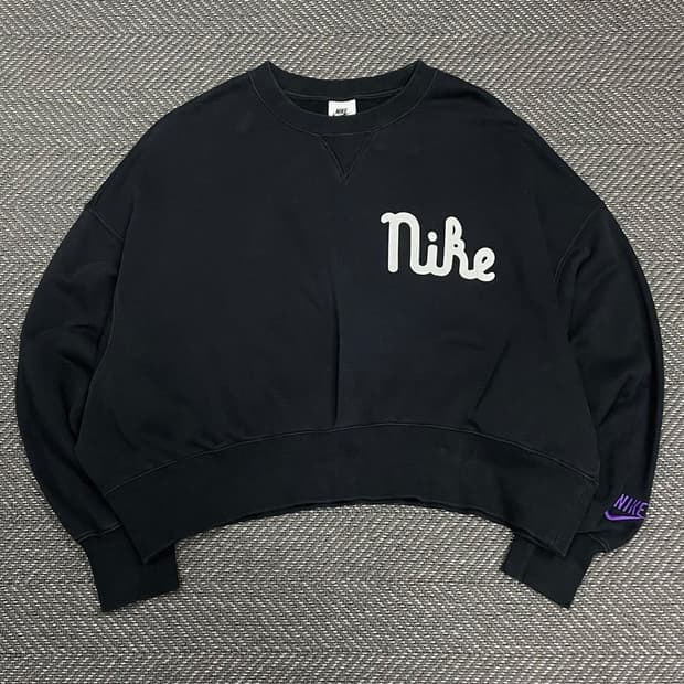 나이키 로고 패치 맨투맨 v0230