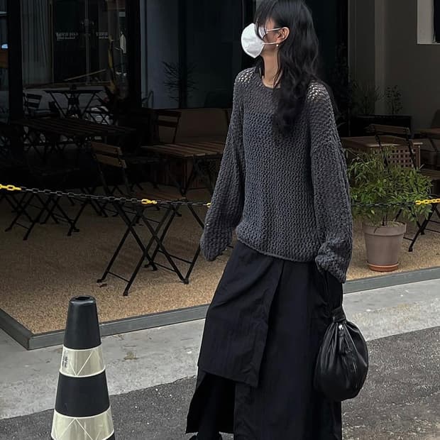 트리밍버드 펀칭 니트 차콜