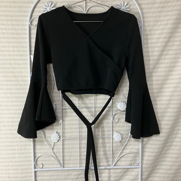 블랙 크롭 링거 블라우스602