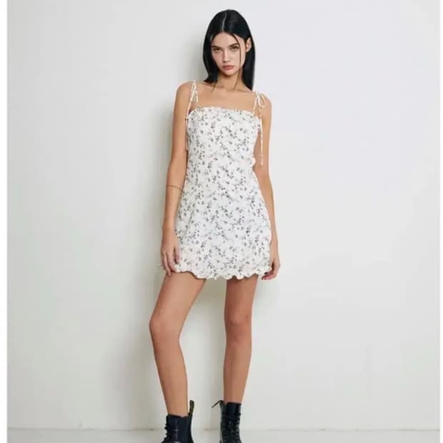 낫유어로즈 프릴 미니 원피스