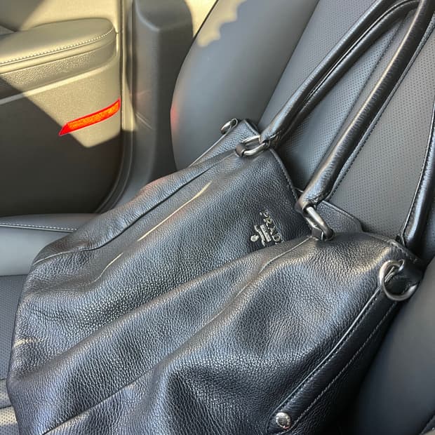 빈티지 프라다 가죽 토트백 판매