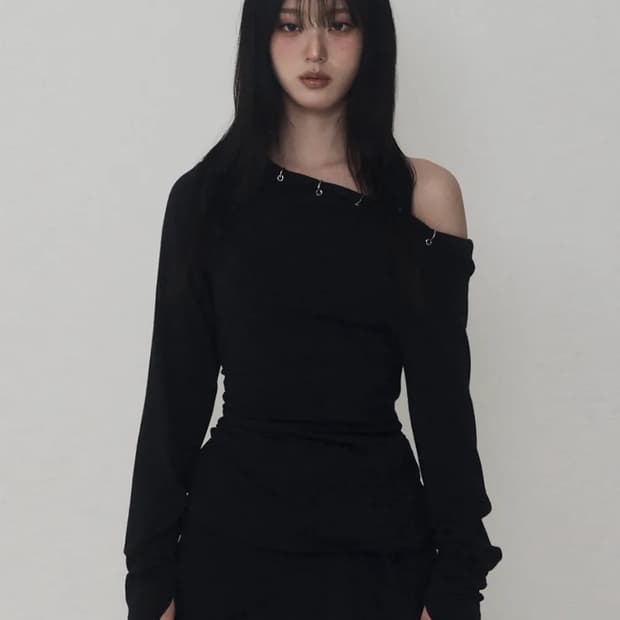 에트오소메 피어싱 드레이프 셋업 롱 슬리브 (블랙)