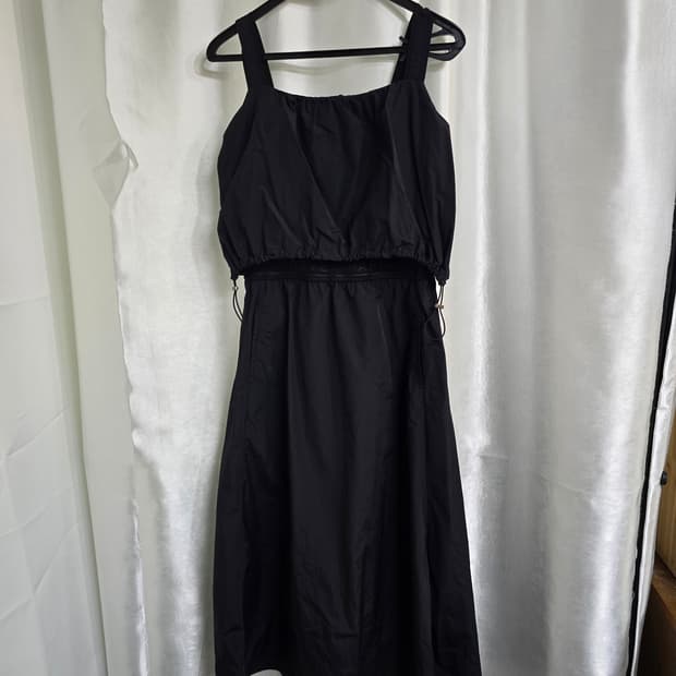 G-Cut 블랙 끈나시 롱원피스 (1802)