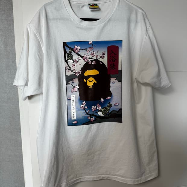 베이프 사쿠라 반팔 L