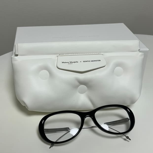 젠틀 몬스터 x 메종 마르지엘라 MM214 BLACK