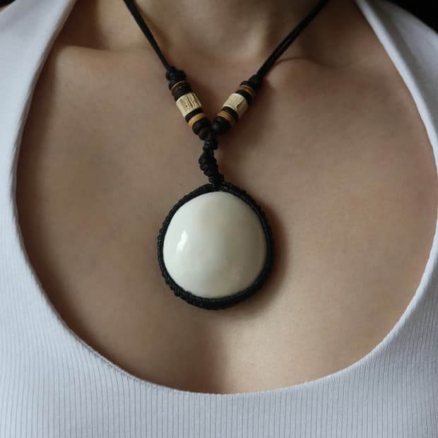 White shell necklace
