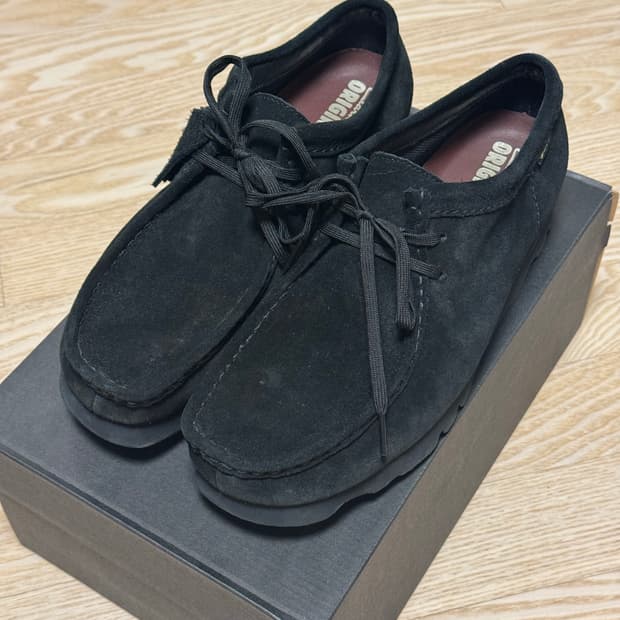 클락스 왈라비 고어텍스 블랙 275