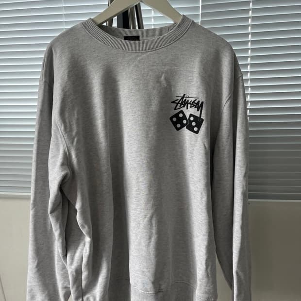 스투시 다이스 맨투맨