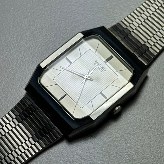 SEIKO quartz square