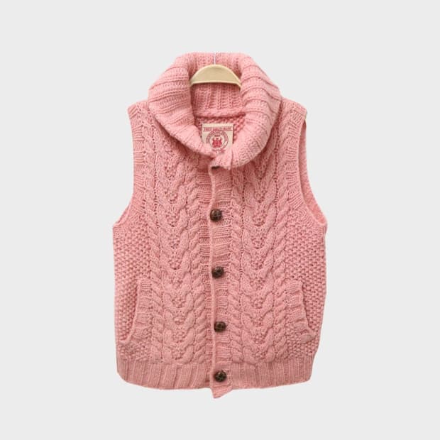 W CLOSET 딸기우유 꽈배기 울 니트 베스트 61505