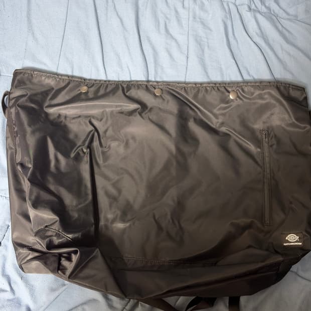 디키즈 해칭룸 메신저백