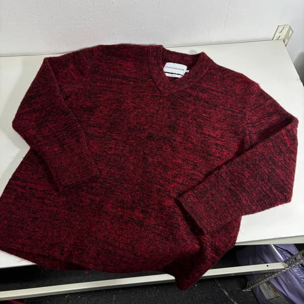 S 95 캘빈클라인 CK 다크레드 브이넥니트