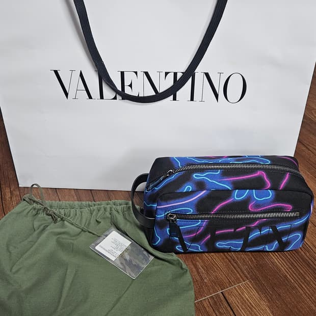 발렌티노 네온 VLTN 파우치백 가방 클러치백