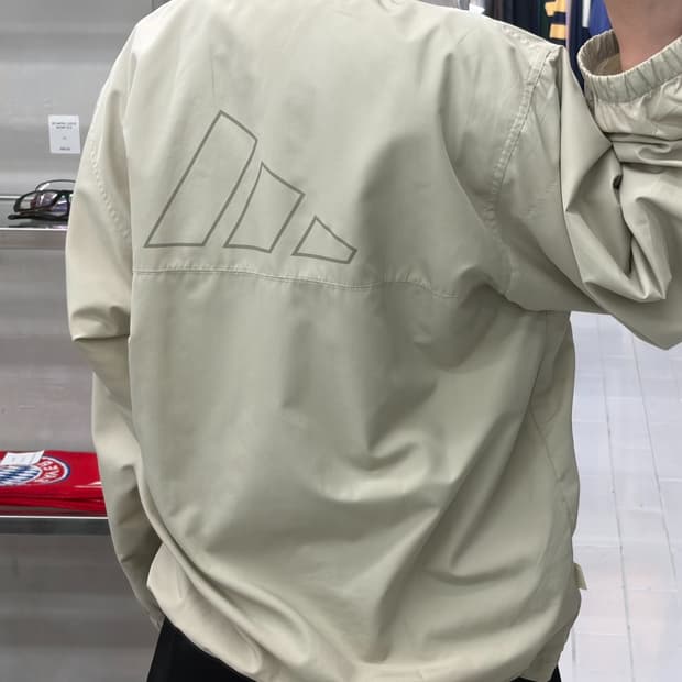 아디다스 올드스쿨 퍼포먼스 로고 베이지 바람막이 