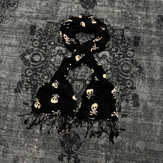 Unknown skull pattern muffler 