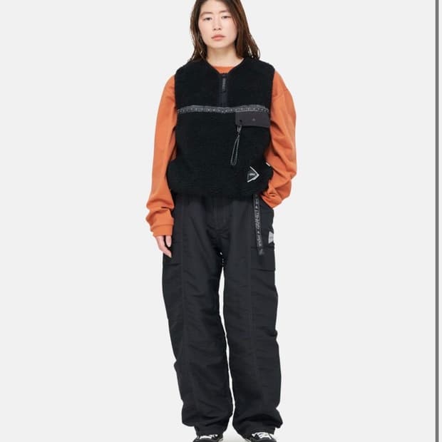 [새상품]앤드원더x그라미치 립스탑 우먼 블랙 S사이즈